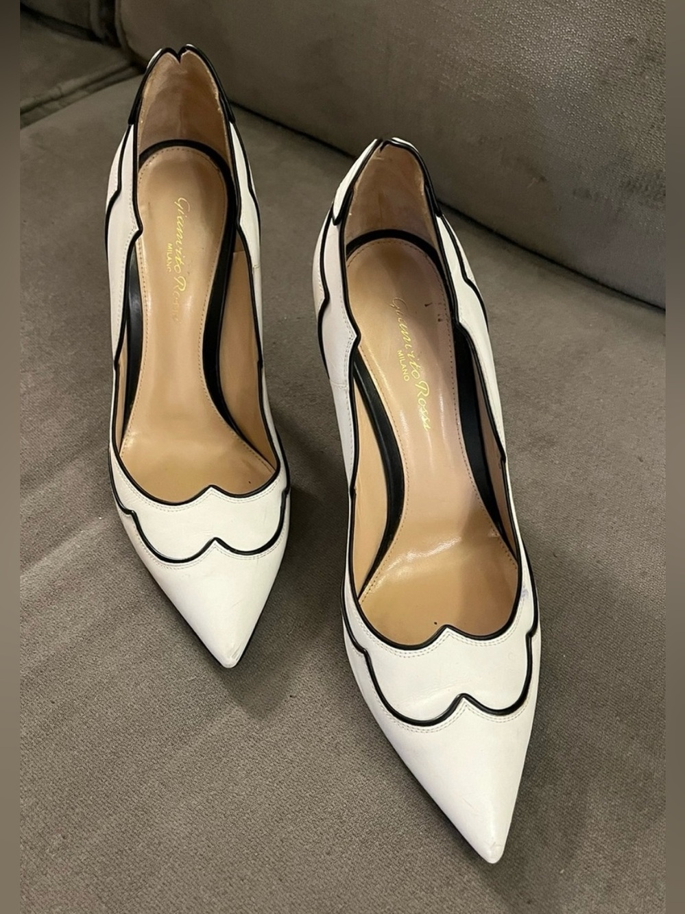 GIANVITO ROSSI Lucille White Scalloped Leather Pointed Toe Pumps Heels Size 38 - Picture 7 of 16